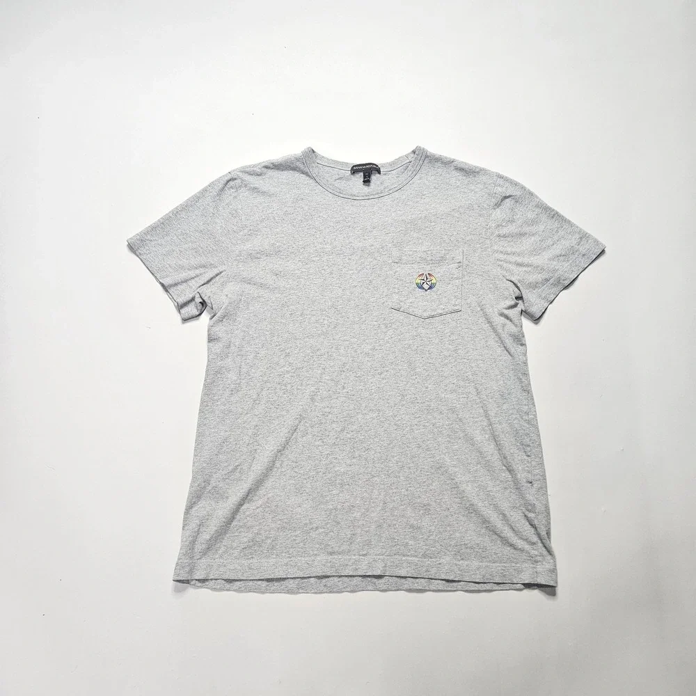 Banana Republic T-Shirt Mens Large Tall Gray Pride Rainbow Pocket Graphic Cotton